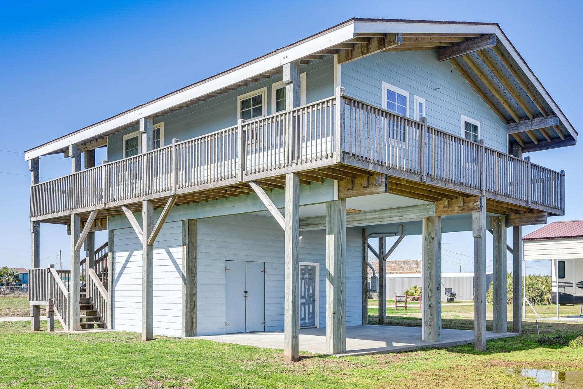 Crystal Beach Home With 2 Grills Walk To Shore! 외부 사진