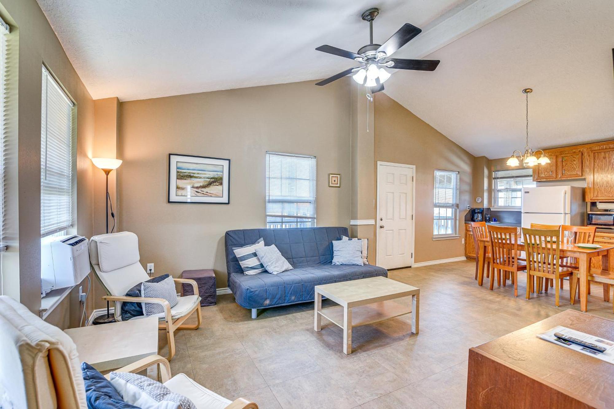 Crystal Beach Home With 2 Grills Walk To Shore! 외부 사진