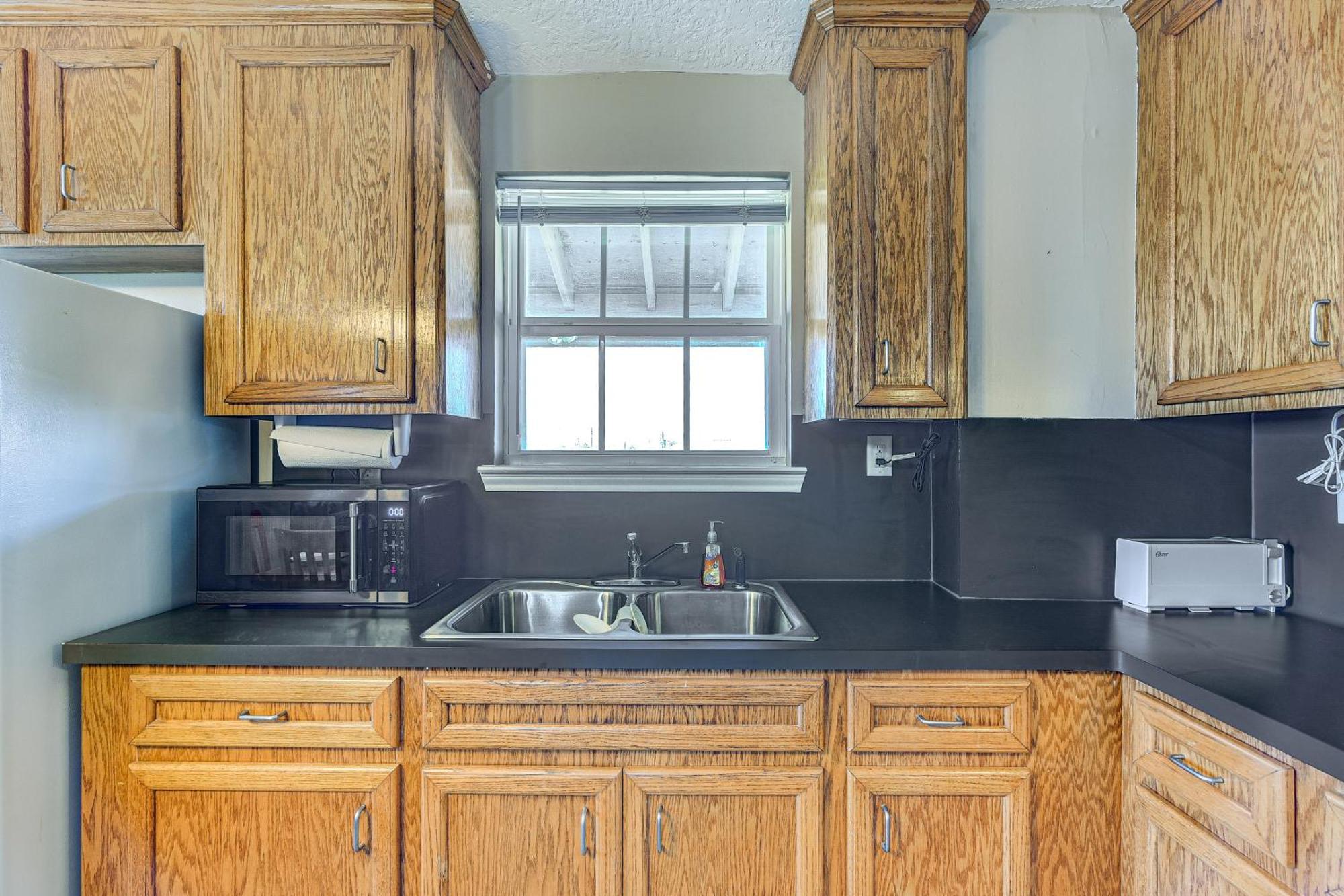 Crystal Beach Home With 2 Grills Walk To Shore! 외부 사진