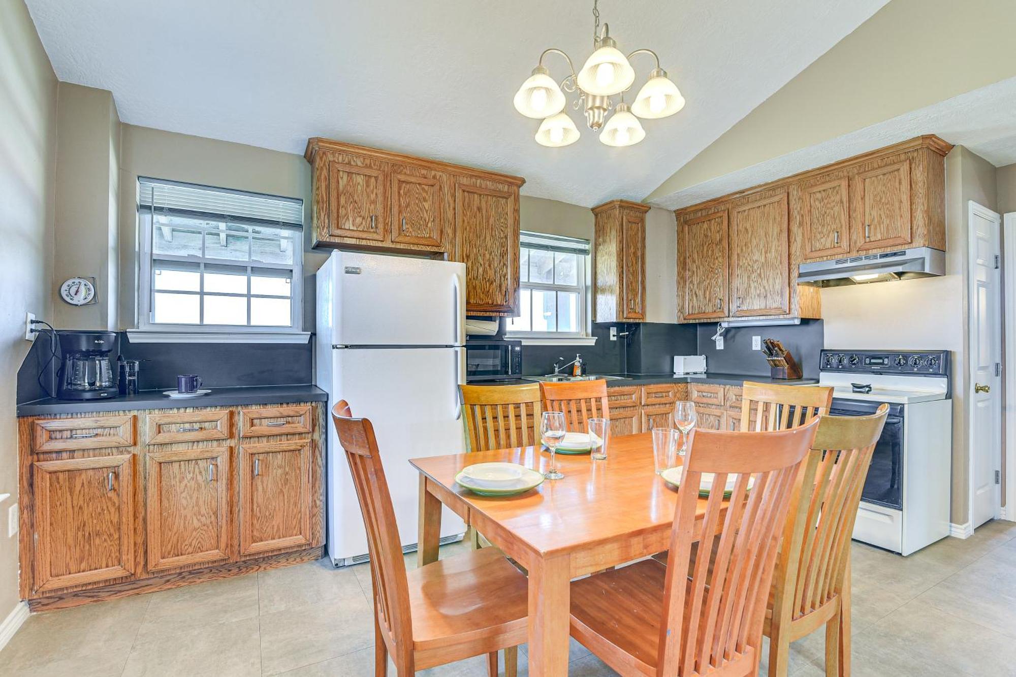 Crystal Beach Home With 2 Grills Walk To Shore! 외부 사진